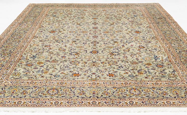 A carpet, Kashan, ca 424 x 305 cm.