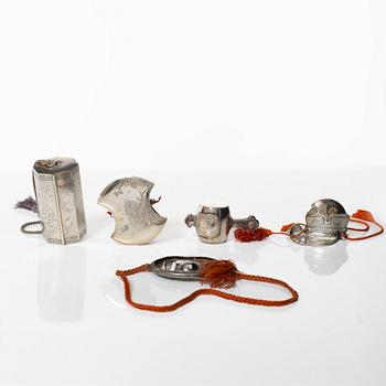 Dosor / miniatyrer, delvis silver, Japan, omkring 1900.