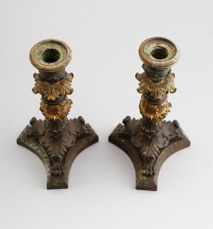 LJUSSTAKAR, 1 par, gjutgods, senempire, 1800-talets första hälft.