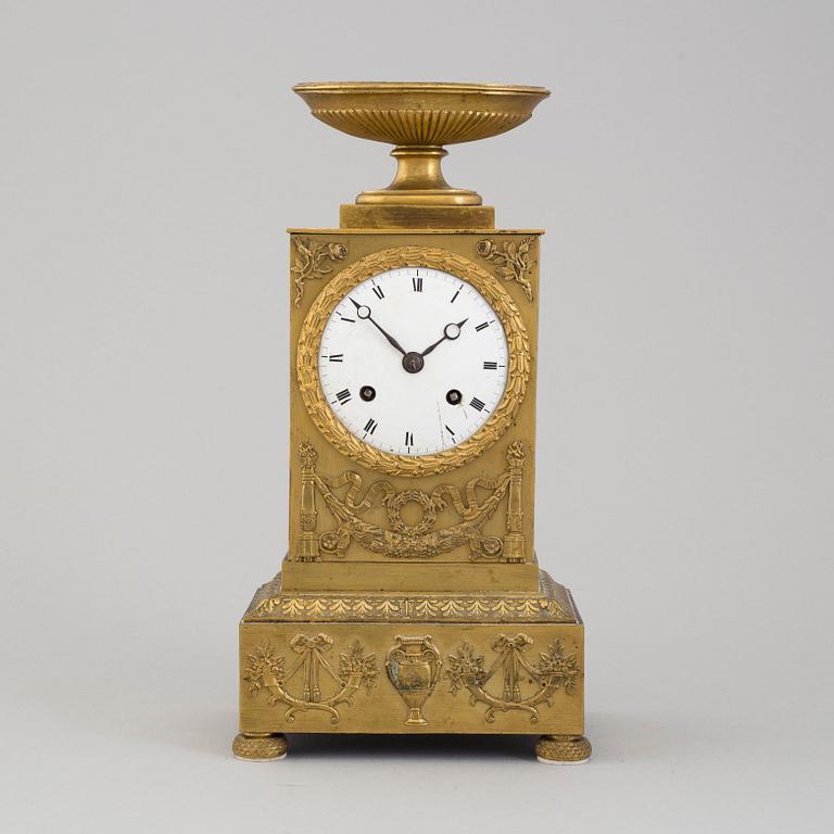 AN EMPIRE MANTEL CLOCK, first half of the 19th century.