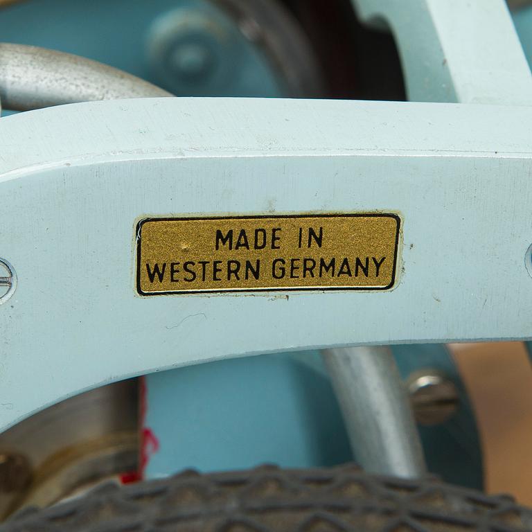 A 1960s "Höhm modelle H-D 67" teaching model, Germany.