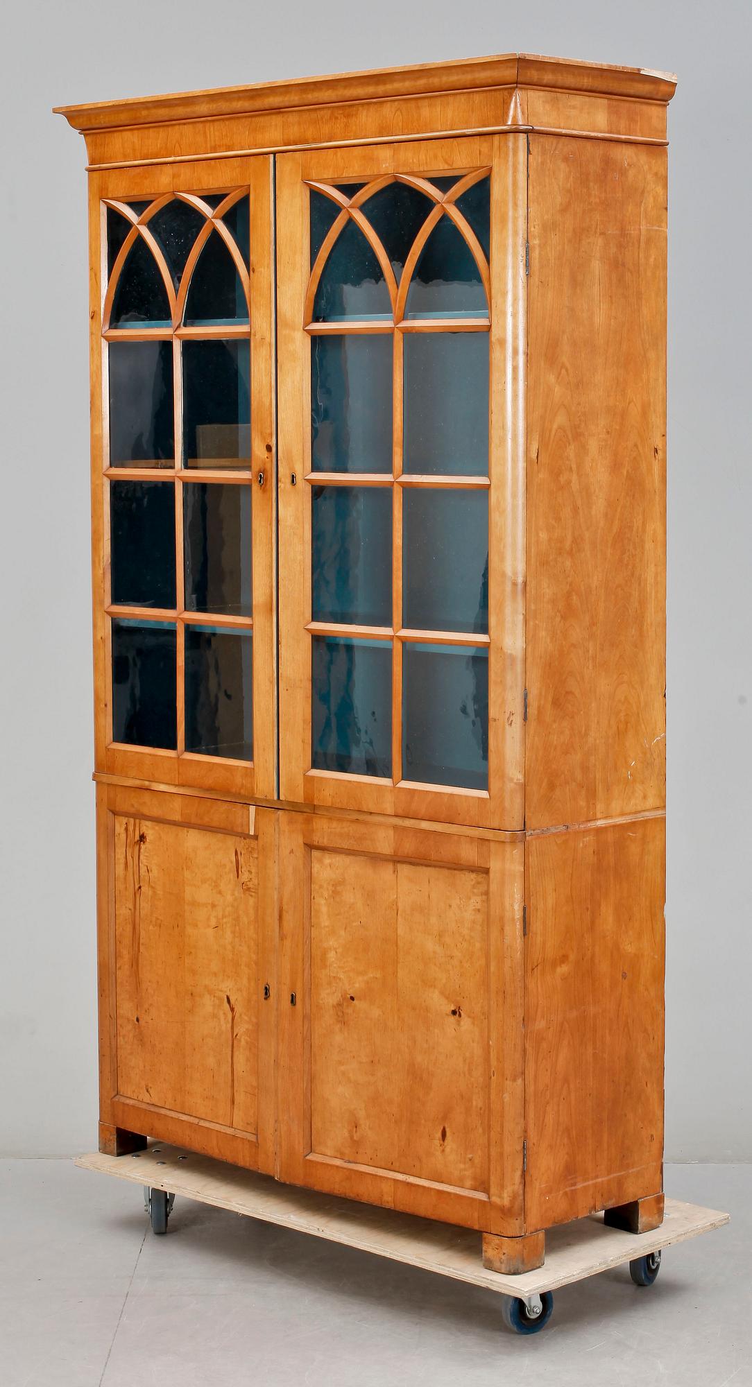 BOKSKÅP, nygotik, 1800-talets andra hälft.