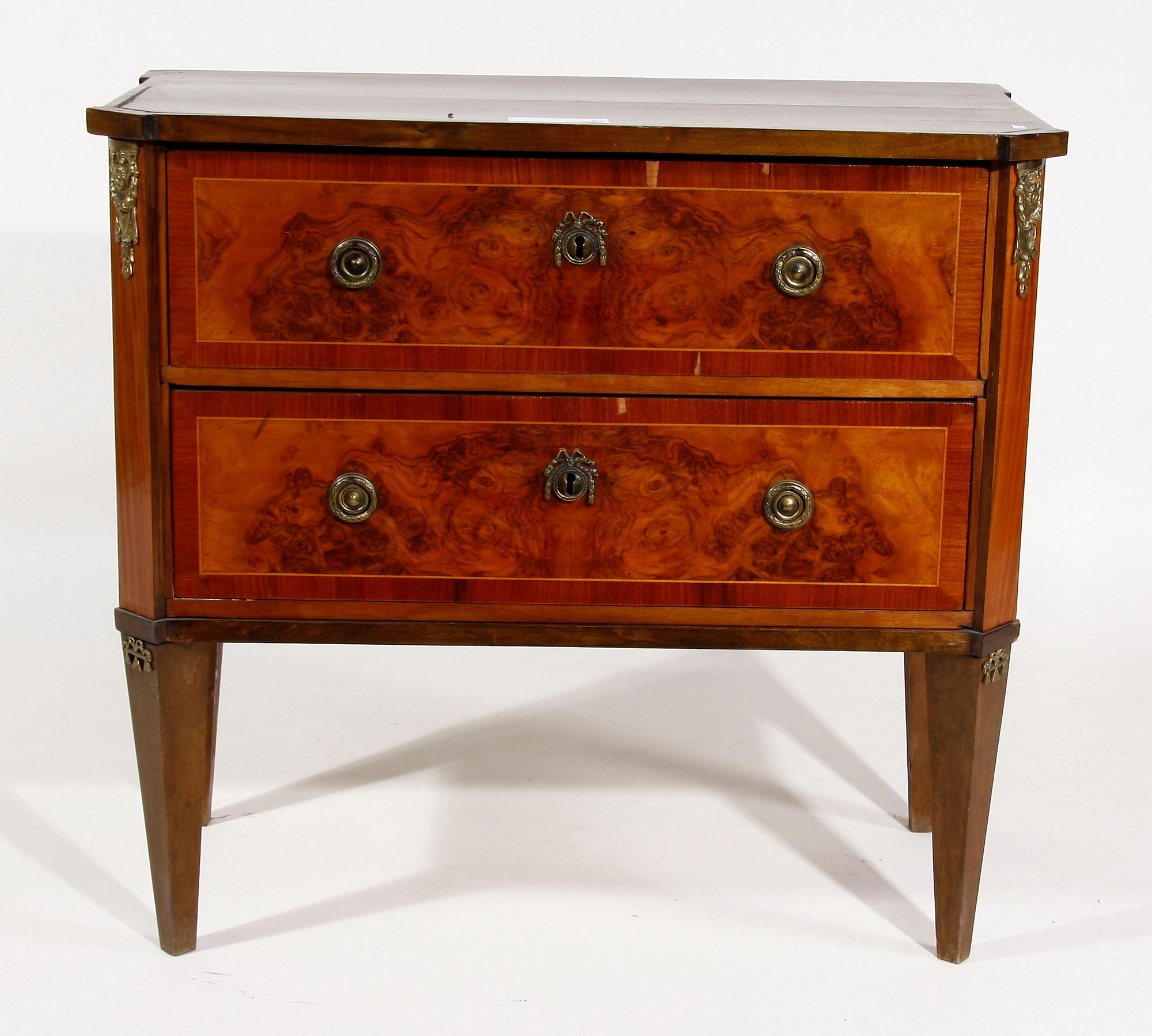 BYRÅ. Gustaviansk stil.