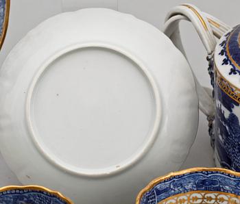TESERVIS, 25 delar, porslin, Kina, Jiaqing, 1800-talets början.