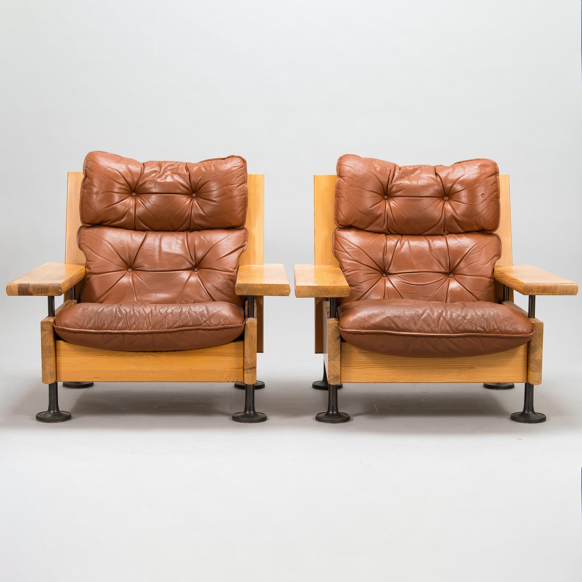 HANNU JYRÄS, a pair of 1970's armchairs for Uveka.