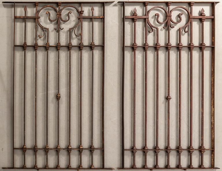 Grindar/stängsel, 2 dlr, gjutjärn, 1900-talets början.