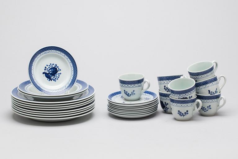 SERVISDELAR, 19 delar, "Tranquebar", fajans, Royal Copenhagen, Danmark. 1900-talets mitt.