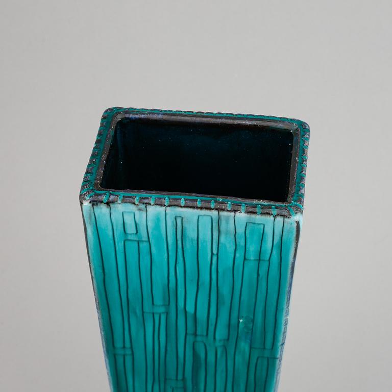 Taisto Kaasinen, vase, Upsala Ekeby, signed.