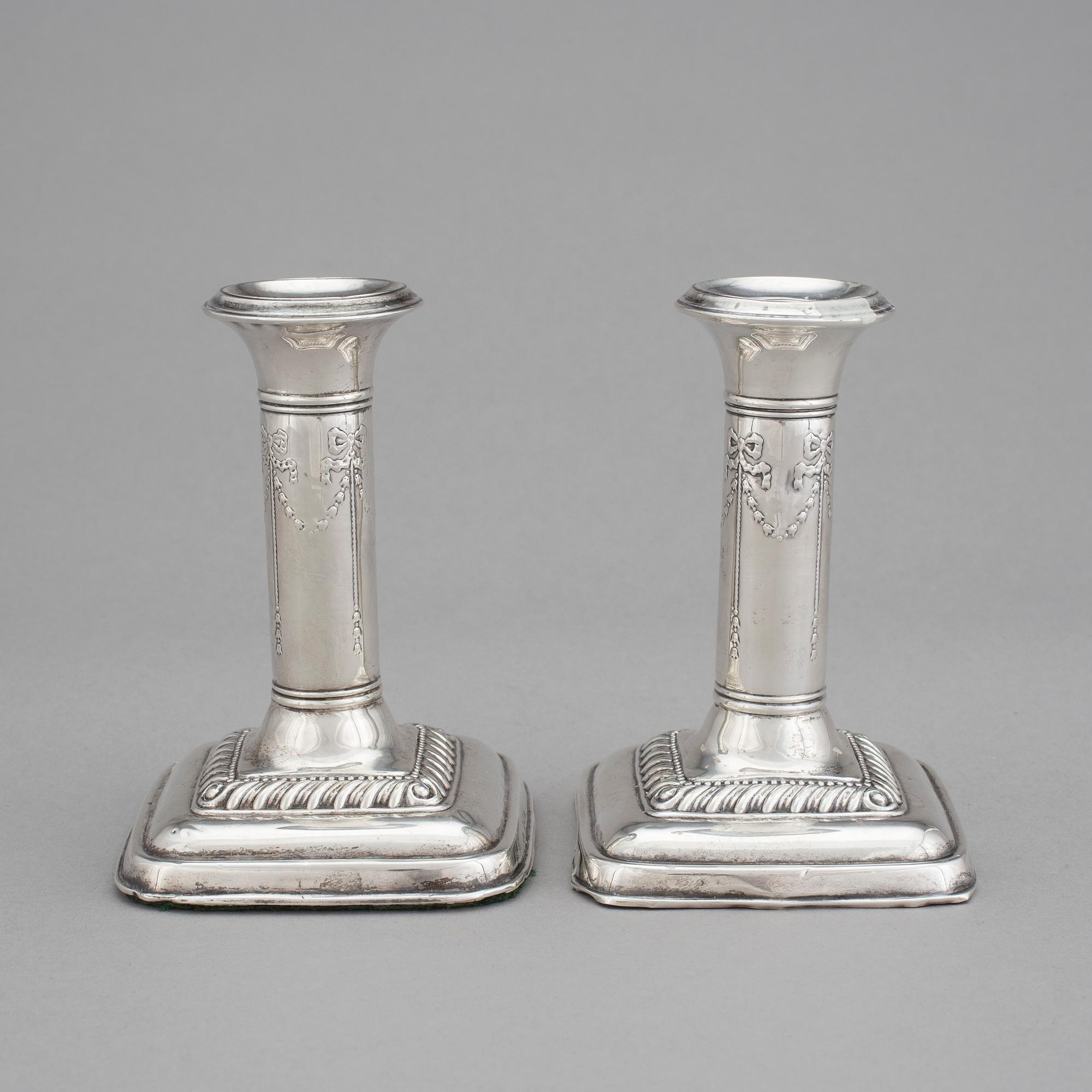 LJUSSTAKAR, ett par, silver, Birmingham, 1907.