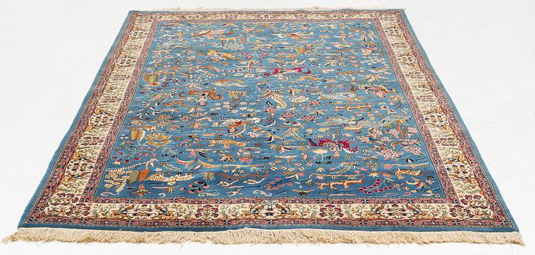 An oriental carpet, circa 274 x 186 cm.