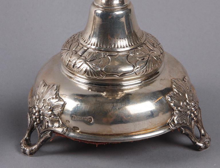 LJUSSTAKAR, ett par, silver, Icek Ehrlich Warszawa, 1896-1915. Bär ryska stämplar.