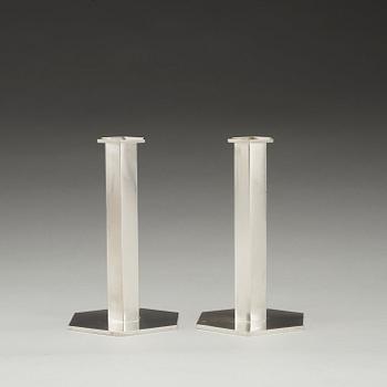 A pair of Wiwen Nilsson sterling candlesticks, Lund 1971.