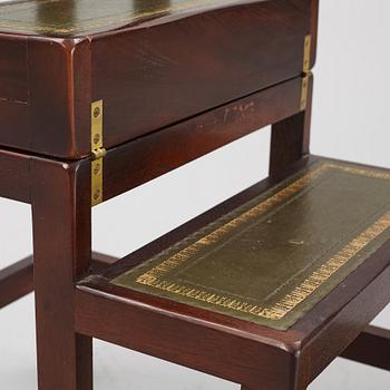 A mahogany library ladder forming a table, England, 20th century.