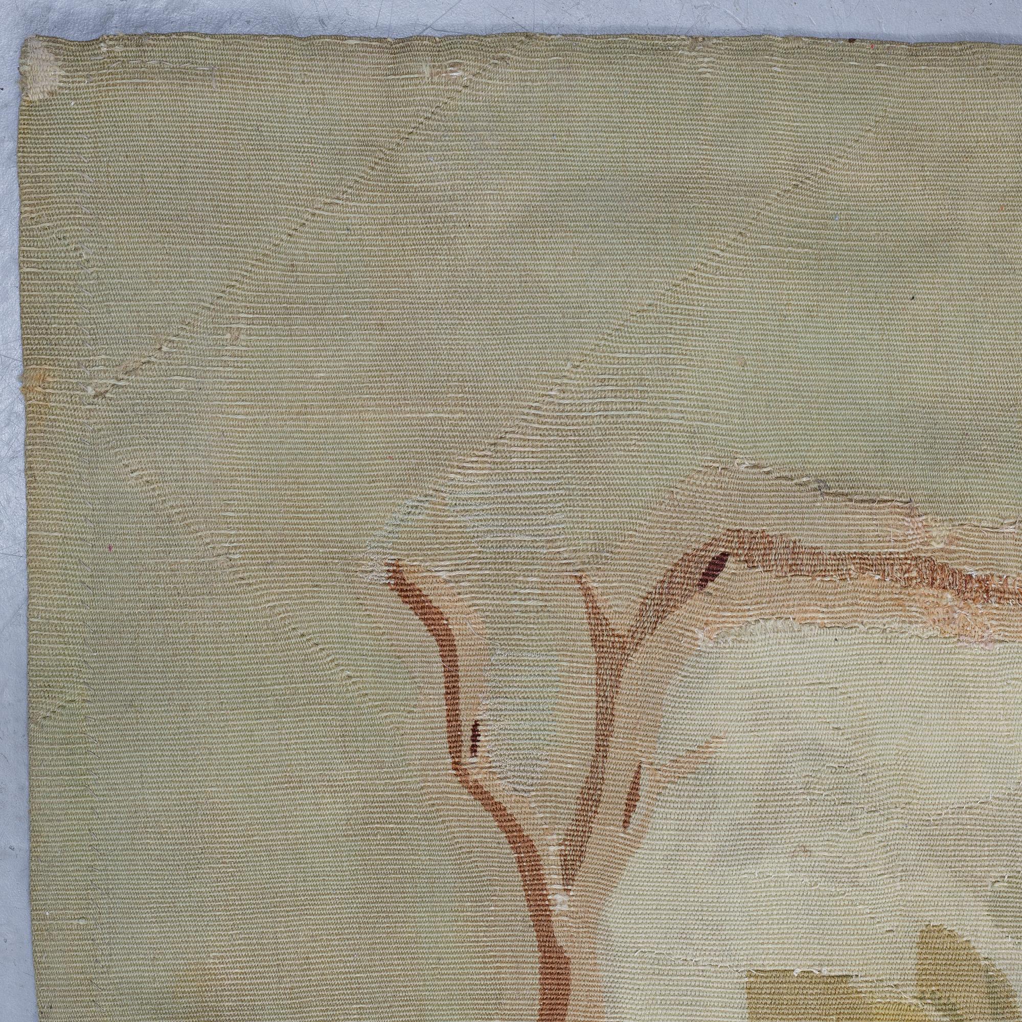 Matta, gobelängteknik, ca 385-387,5 x 391,5-404,5 cm, Aubusson, Frankrike 1800-tal.