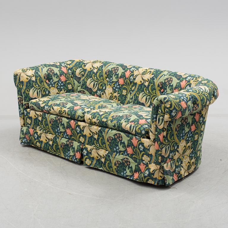 SOFFA, 1960-/70-tal. Klädd i tyg formgivet av William Morris.