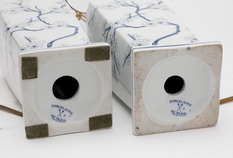 BORDSLAMPOR, ett par, porslin, Porcelaine de Paris, 1900-talets slut.