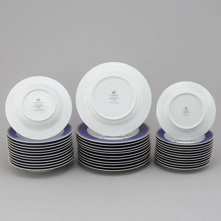 SIGVARD BERNADOTTE, 36 pieces of porcelain tableware, "Marianne Royal Blue/Christineholm", Millenium, 2000.