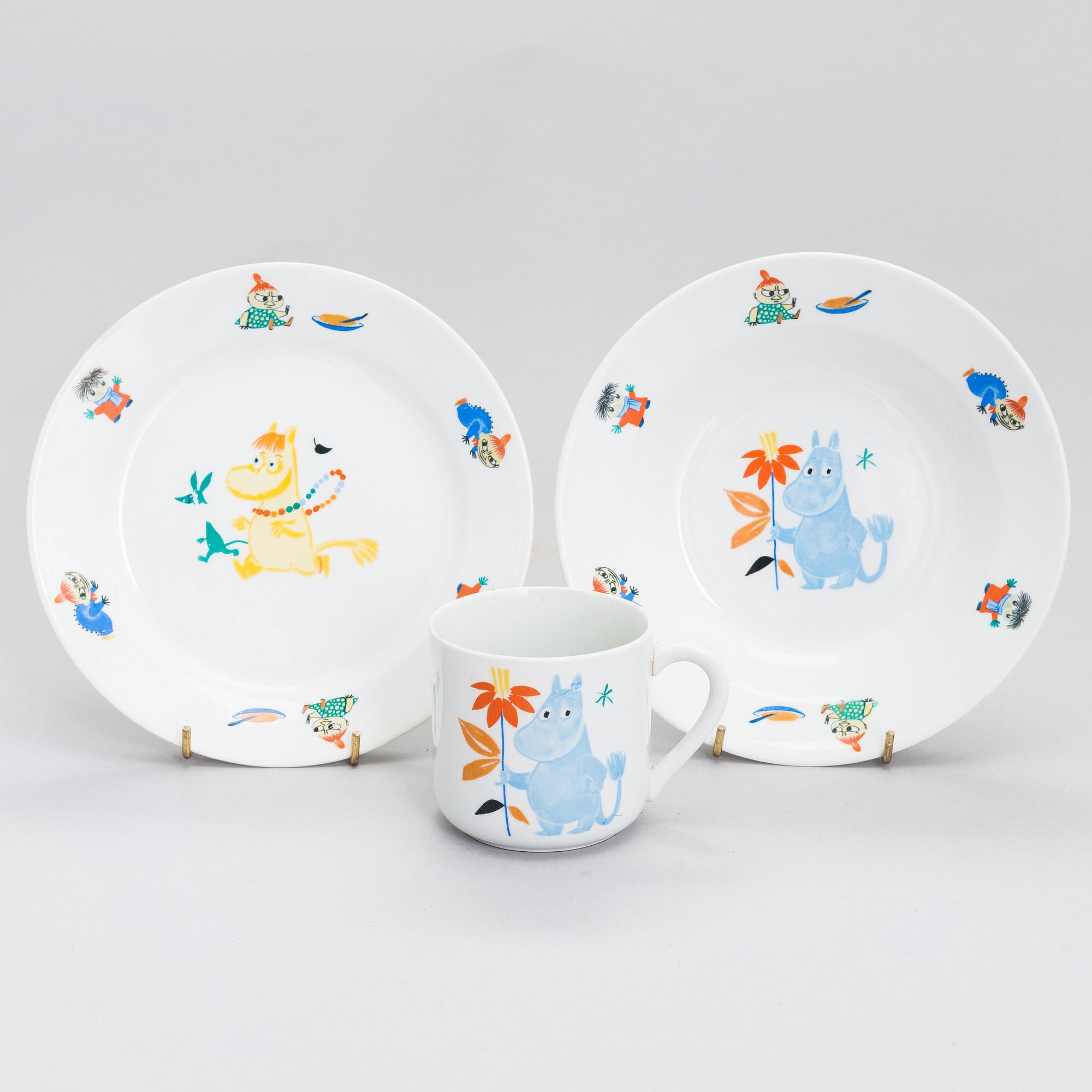 A porcelain cup, plate and soup bowl. Arabia, Finland, mid 20th century.