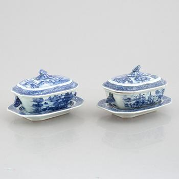 A pair of similar blue and white export porcelain butter dishes with stands and covers, China, Qianlong (1736-95).
