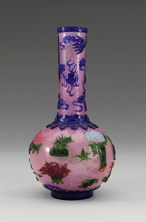 A Peking glass vase, 20th Century, with Qianlong seal mark.