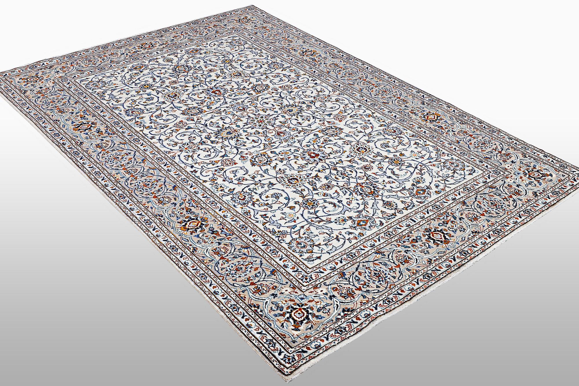 A carpet, Kashan, ca 310 x 206 cm.