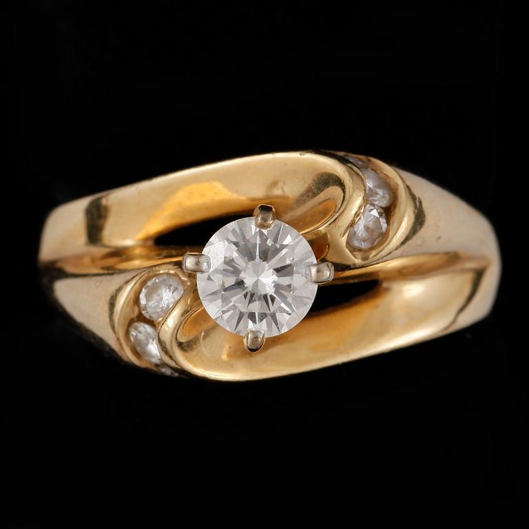 RING, 14k guld med briljantslipade diamanter, tot ca 0,5 ct. Vikt ca 6,5 gram.