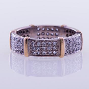RING, 14K vitt och gult guld, briljantslipade diamanter. Vikt ca 5,8 g.