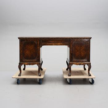 SKRIVBORD, chippendale-stil, omkring 1900-talets mitt.
