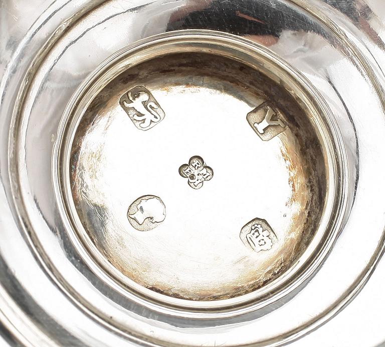 KAFFEKANNA samt SKÅL, silver, England 1800-tal. Tot vikt ca 1170 gram.