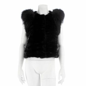 512. PRADA, a black mink vest. Size 40.