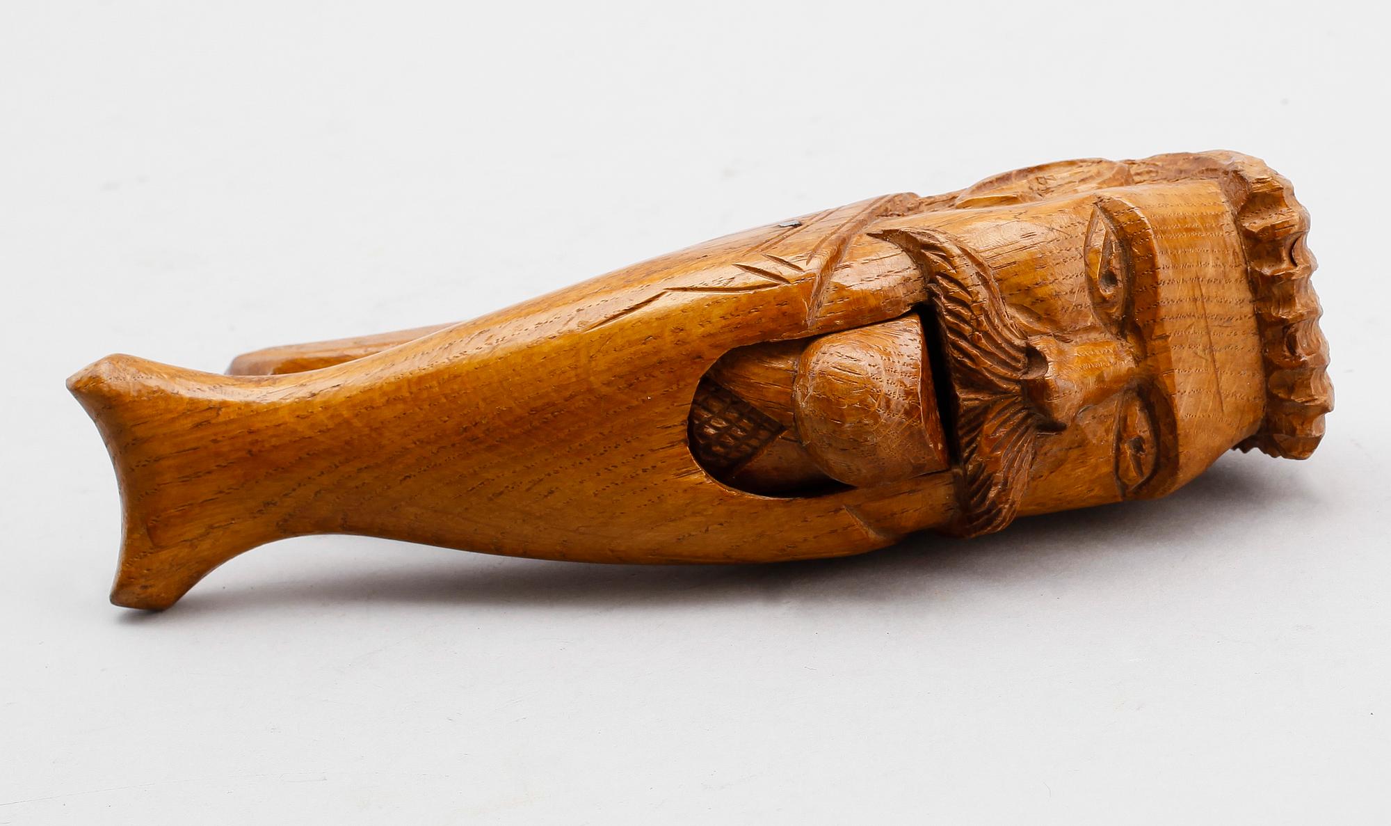 NÖTKNÄPPARE, trä, sekelskiftet 1900.