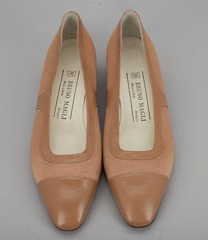 SKOR, pumps, Bruno Magli.
