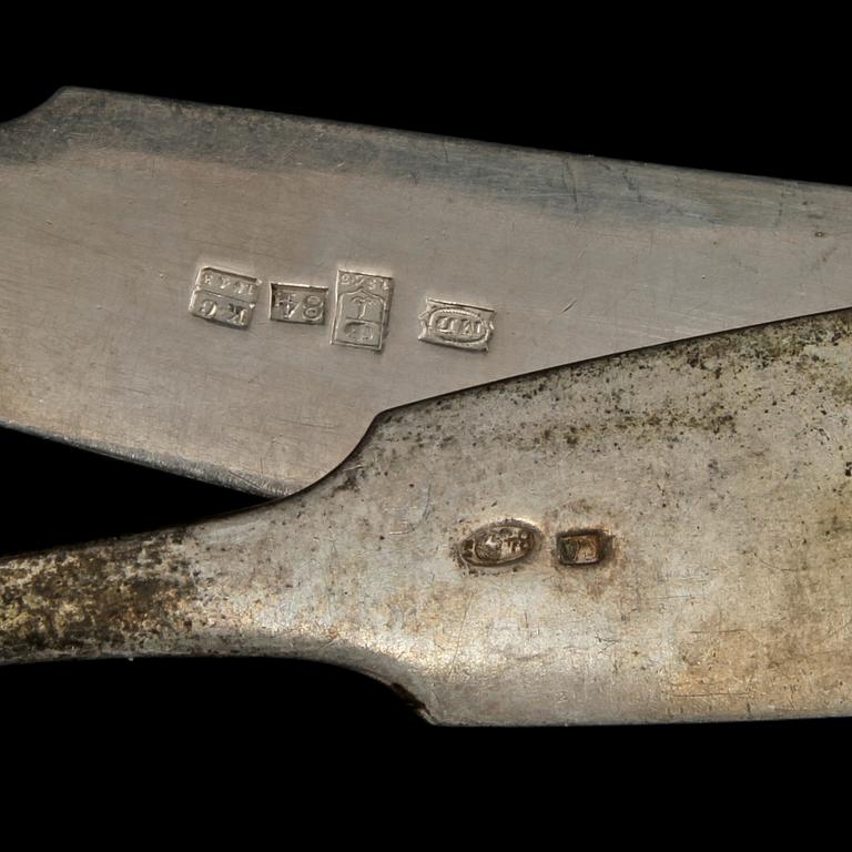 SOPPSLEV SAMT KOMPOTTSKED, silver, Ryssland, vikt ca 380 gram.