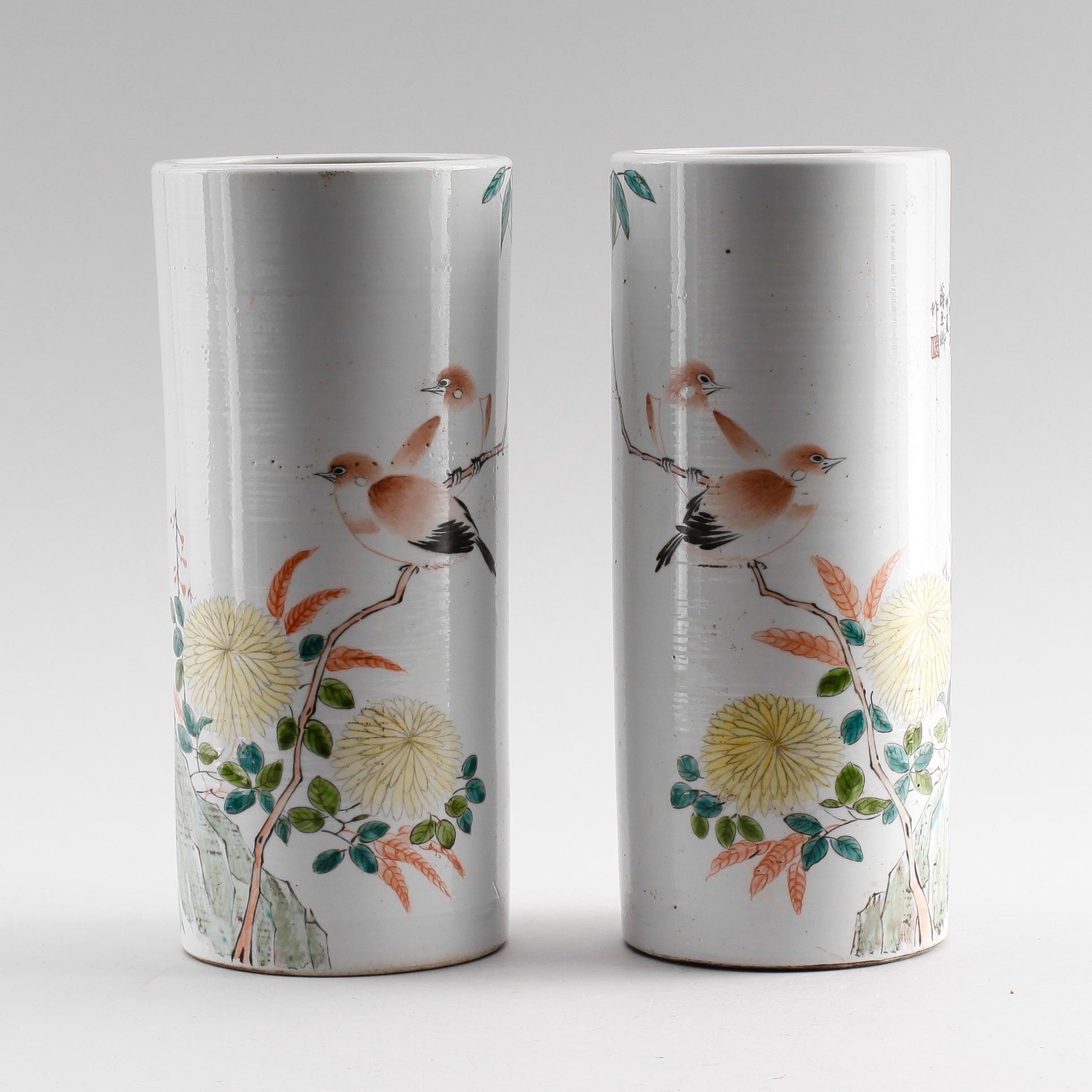 PENSELVASER, 1 par, porslin, Kina, 1900-tal.