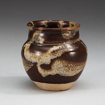 A phosphat glazed jar, Tang dynasty (618-907).