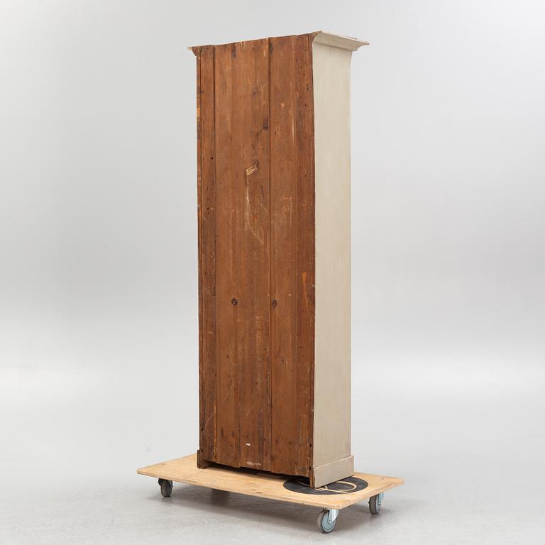 Klädskåp, omkring år 1900.