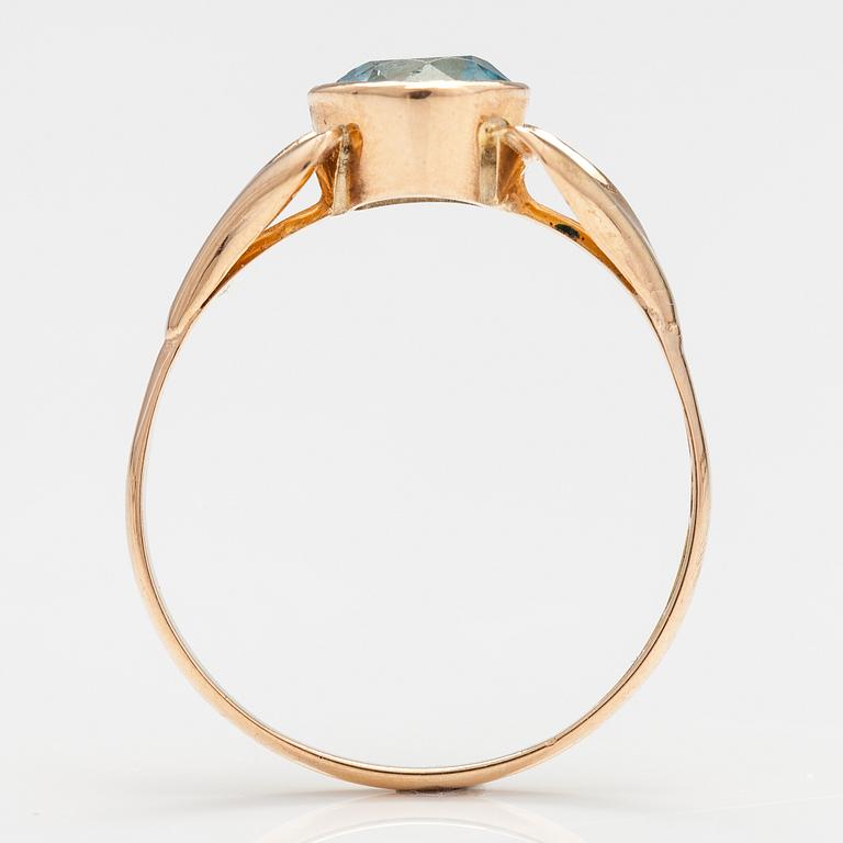 A 14K gold ring with a blue zircon. Helle Väinö, Turku 1960.
