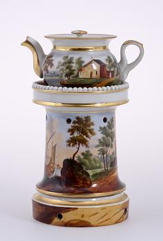 TEKANNA MED RECHAUD, porslin samt MUGG, glas. Empire, 1800-talets första hälft.