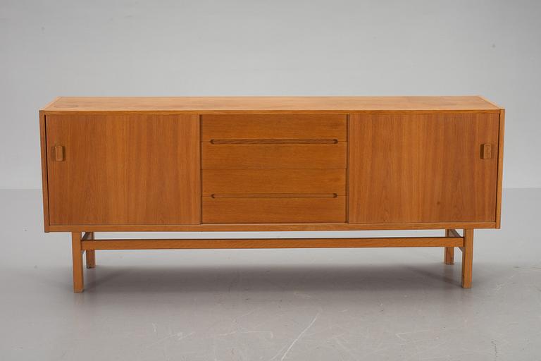 SIDEBOARD, "Arild", Nils Johnsson, Troeds, Bjärnum, 1900-talets andra hälft.