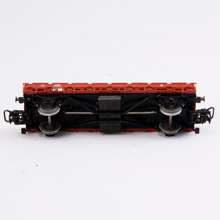 MÄRKLIN, sähkövetureita, 2 kpl ja vaunu, Saksa.