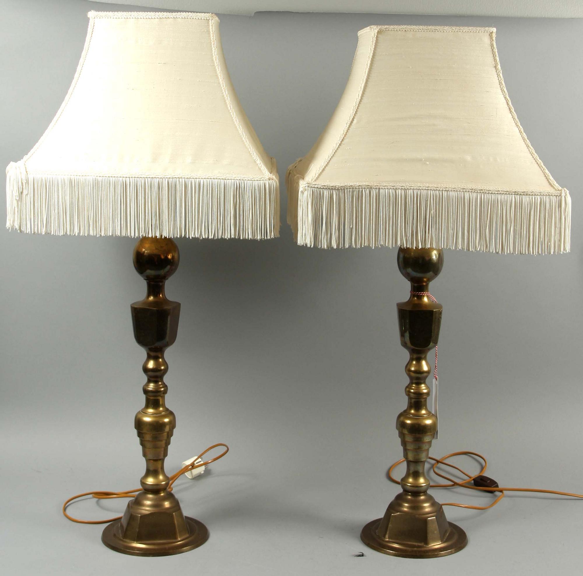 BORDSLAMPOR, ett par, mässing, 1900-tal.