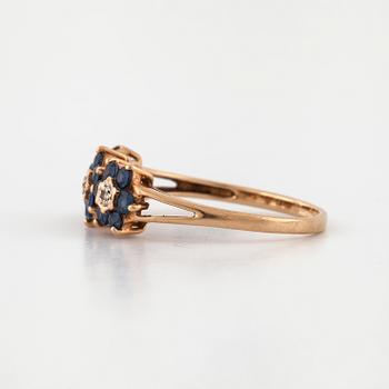 RING, med safirer och åttkantslipade diamanter.