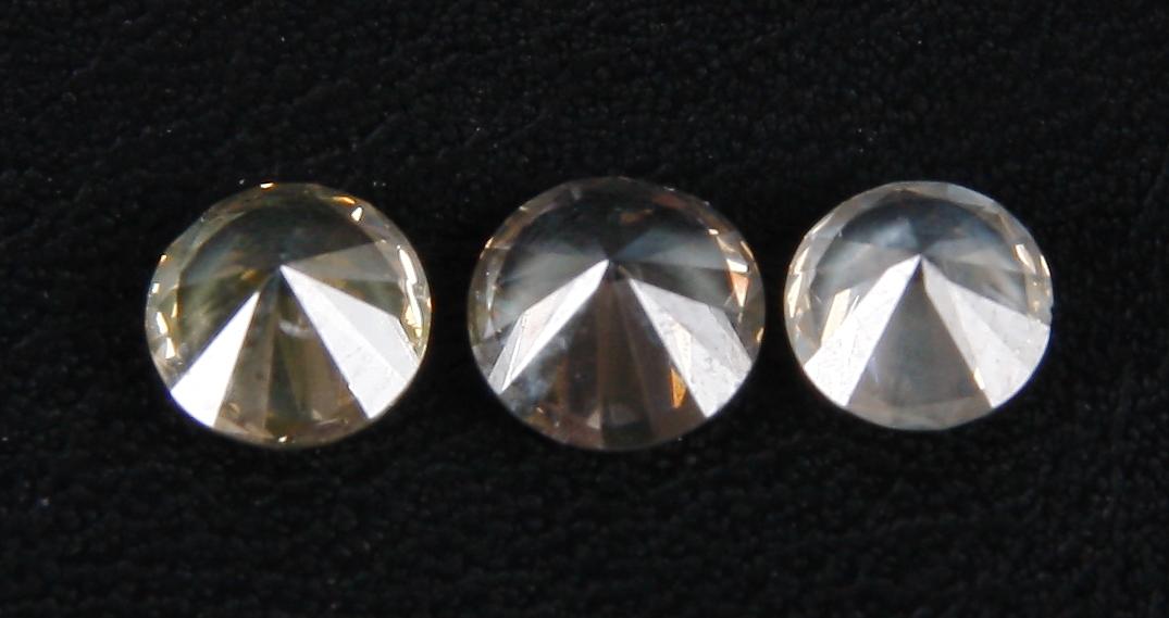DIAMANTER 3 st. 0,47ct, 0,58ct resp 0,62ct.