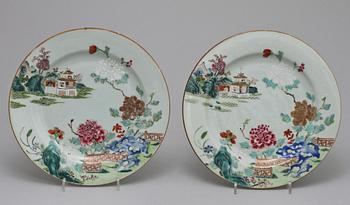 BÄRTALLRIKAR, 2 st samt TALLRIKAR, 2 st, porslin, Kina, 1700-tal.