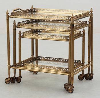 SERVERINGSVAGNAR, 3 st, Louis XVI stil, troligen Frankrike 1900-talets första hälft.