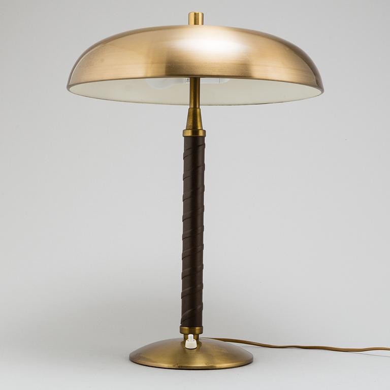 EINAR BÄCKSTRÖM, a brass modell 5013 table lamp.