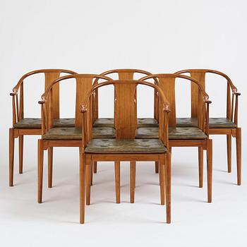 Hans J. Wegner, a set of 6 walnut 'China Chairs', Fritz Hansen, Denmark 1967.