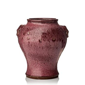 659. A red glazed jar, late Qing dynasty.