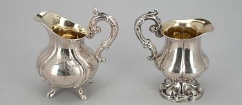 GRÄDDSNÄCKOR, 2 st, silver, Carl Wictor Talen, Helsingfors 1858 samt Wilhelm Pettersson, Åbo 1887. Tot. vikt ca 268 g.