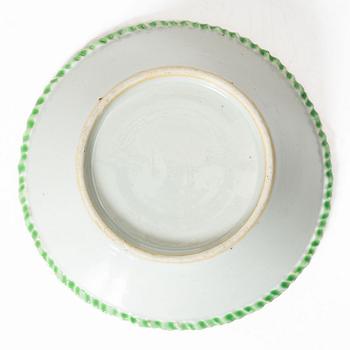 A set of six Chinese export porcelain service pieces, Qing dynasty, Qianlong (1736-95).